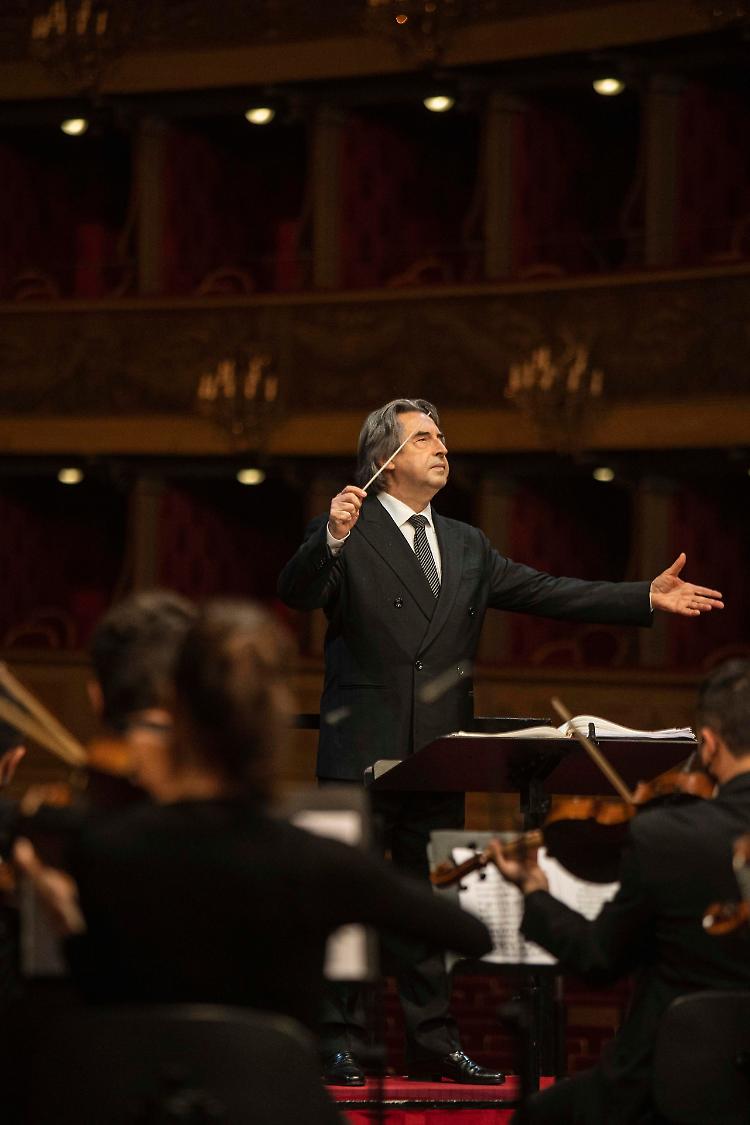 "Dedicato a Bergamo", domani concerto online con Muti