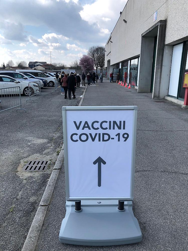 Hub di CremonaFiere, esauriti gli slot vaccinali disponibili: stop alla presentazione spontanea