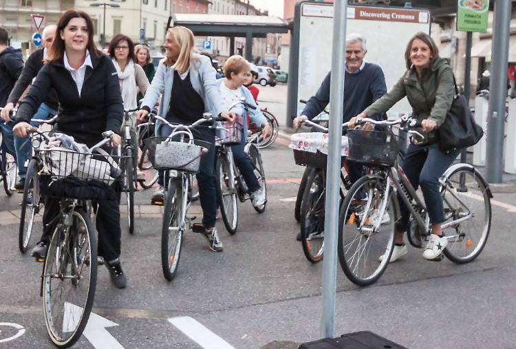 Piazza Cadorna, ciclabile al palo: "Lavori slittati"