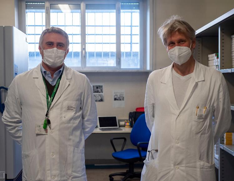 Cercansi volontari per sperimentare il vaccino Reithera
