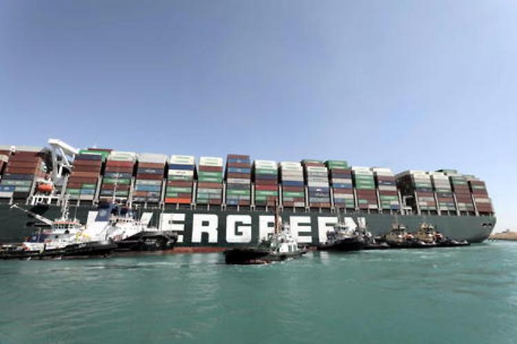 Suez: arrivati altri 2 rimorchiatori, uno è italiano