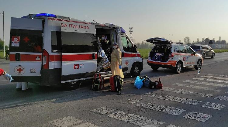 Grave incidente, 25enne investita Morto il cane al guinzaglio