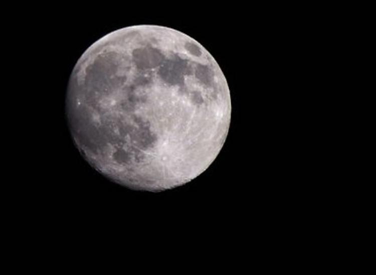 La Superluna saluta il cielo di aprile