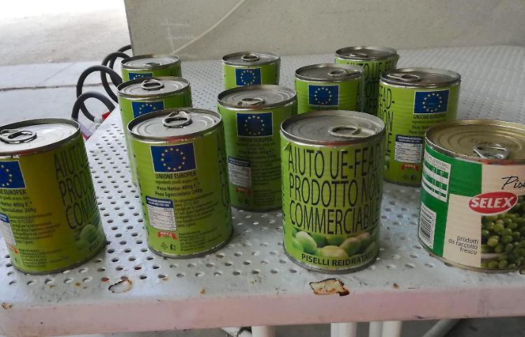 Aiuti alimentari gettati nel cestino
