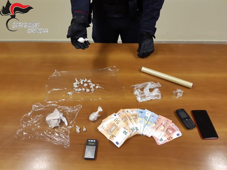 Fuggiti all’alt, arrestati dai Carabinieri  per detenzione e spaccio di stupefacenti
