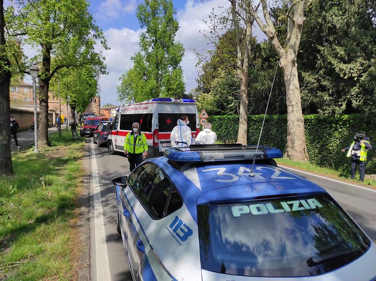 Accoltellamento tra due donne in viale Santa Maria