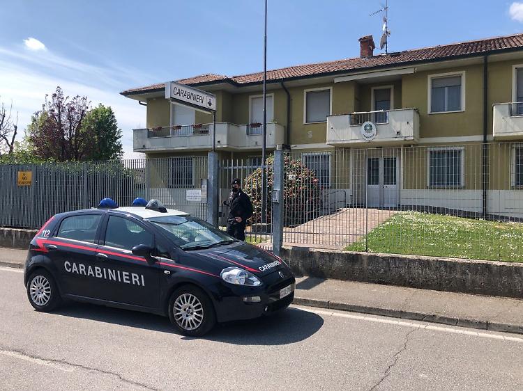 Via monili d'oro e orologio per 10 mila euro, denunciata domestica