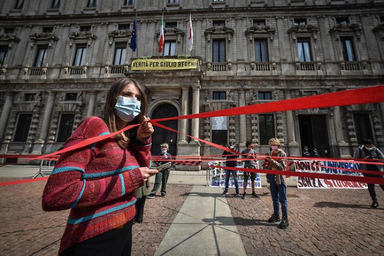Il governo valuta test salivari per aprire scuole più sicure