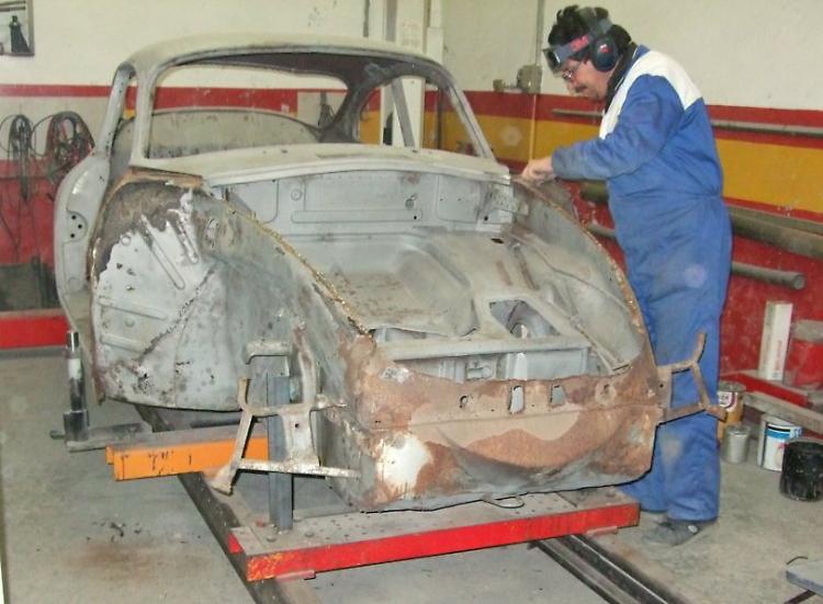 Addio al carrozziere Azzolini, mago delle auto d'epoca