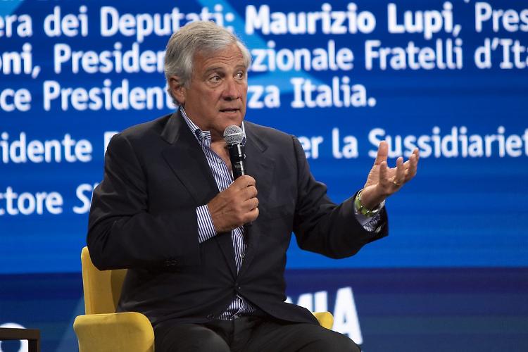 Tajani "Entro questa settimana spostare il coprifuoco"