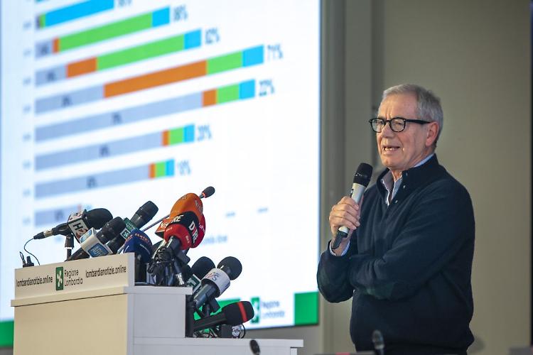 Vaccino, Bertolaso "Dal 2 giugno in Lombardia prenotazioni 16-29enni"