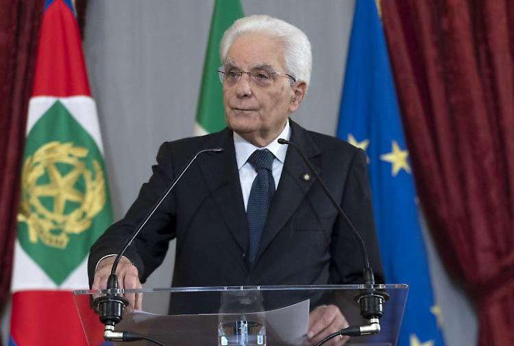 Mattarella "Serve sostegno alla famiglia per un'efficace ripartenza"