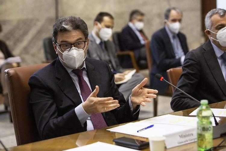 Giorgetti "Il decreto Riaperture un passo avanti, ma volevamo di più"