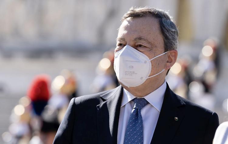 Draghi "Riaperture grazie a vaccini e rispetto delle regole"