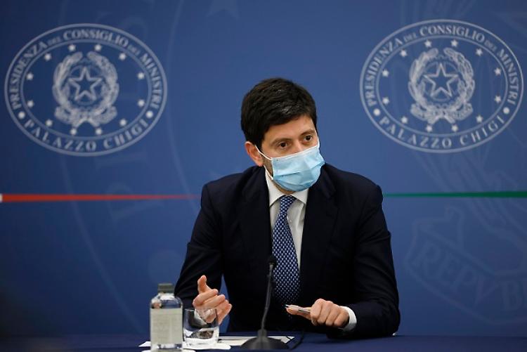 Speranza "Messaggio su Astrazeneca chiaro, le Regioni si allineino"