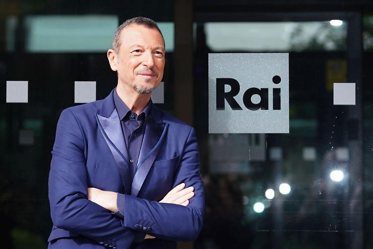 Tris di Amadeus, condurrà anche l'edizione 2022 del Festival di Sanremo