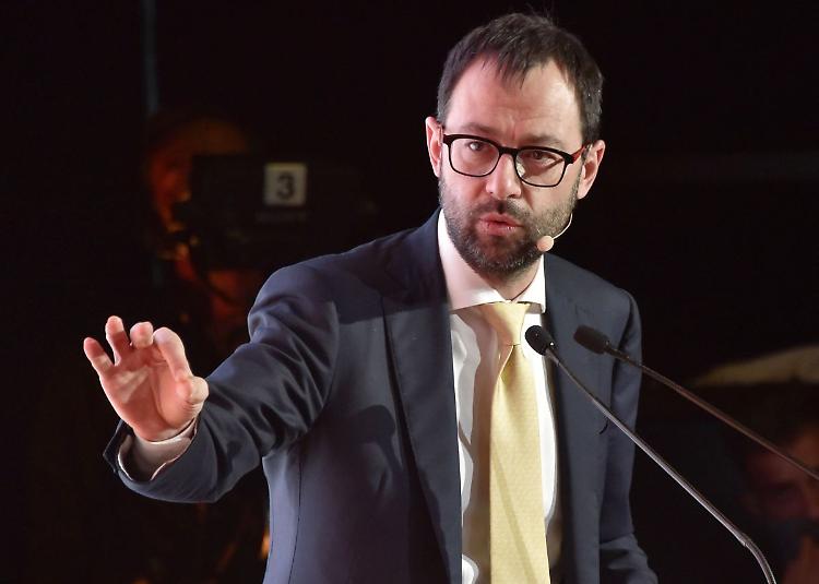 Prosek, Patuanelli "Ci opporremo ad errata e assurda decisione"