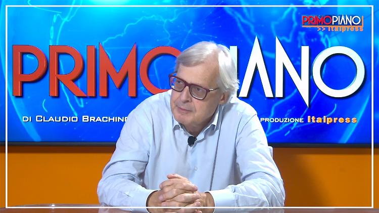 Sgarbi "Gli italiani si vaccinano, il green pass è inutile"