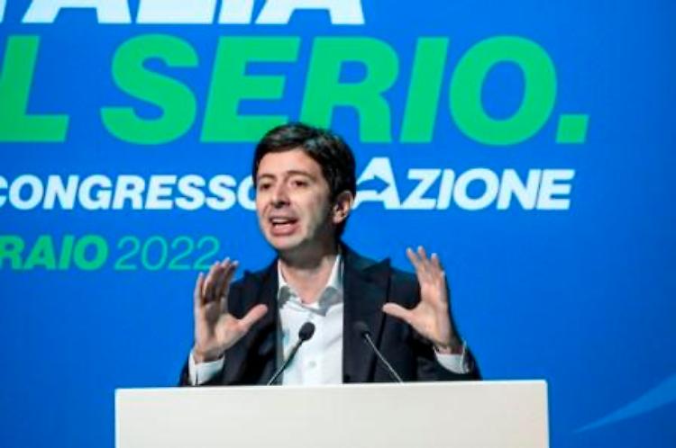 Speranza "Covid non sparisce 31 marzo, teniamo green pass e mascherine"