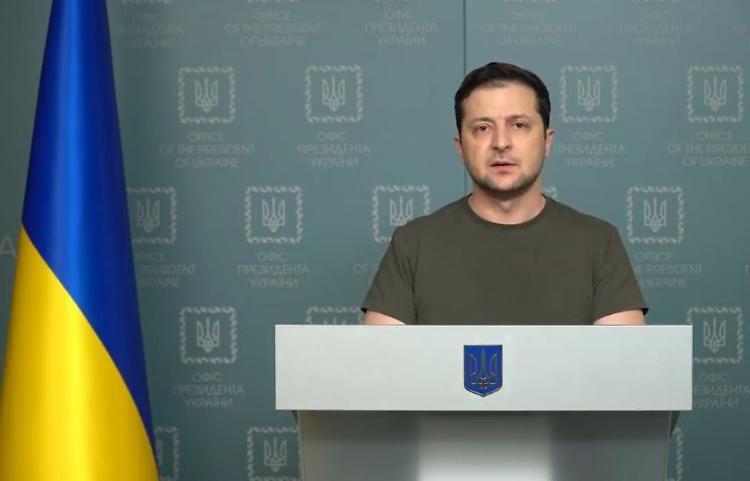 Ucraina, Zelensky: "Aperti a colloqui ma non in Bielorussia"