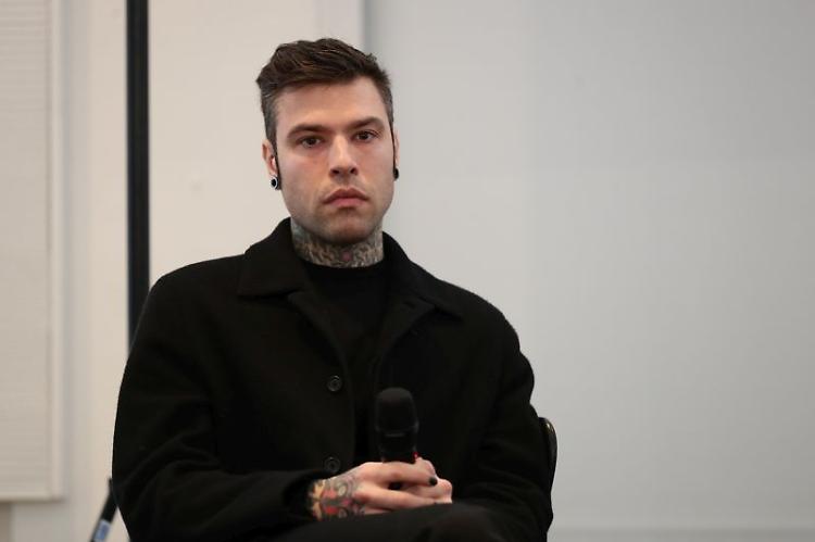Fedez in lacrime "Ho un problema di salute, pronto ad affrontare sfida"