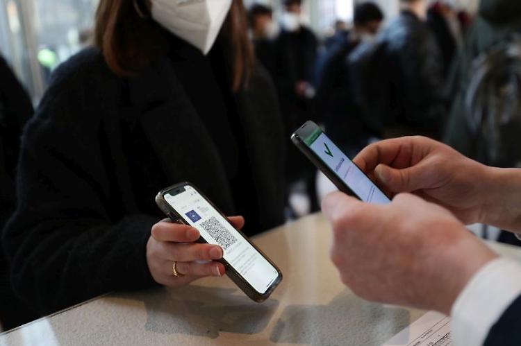 Covid, finisce lo stato d'emergenza. Nuove regole da aprile