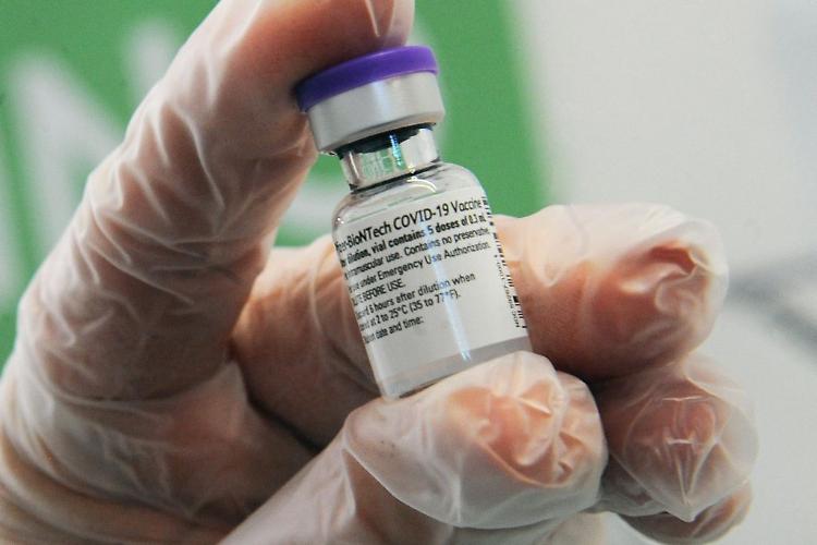 Covid, Un italiano su 4 non crede necessaria la IV dose del vaccino