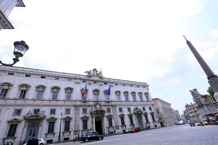 La Consulta dice stop all'automatismo del cognome paterno ai figli