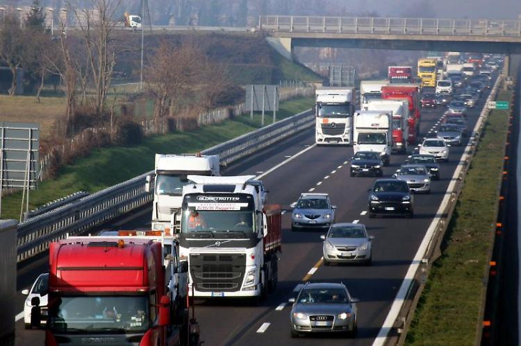 Immatricolazioni, Unrae "Da impianto sostegni ancora alcune debolezze"