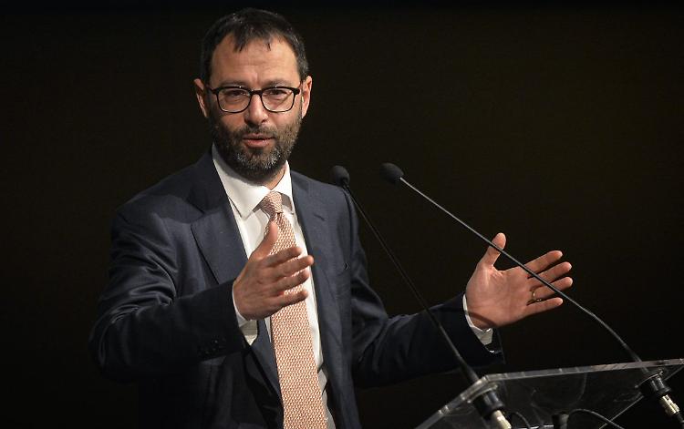 Siccità, Patuanelli "Necessari ristori per gli agricoltori"