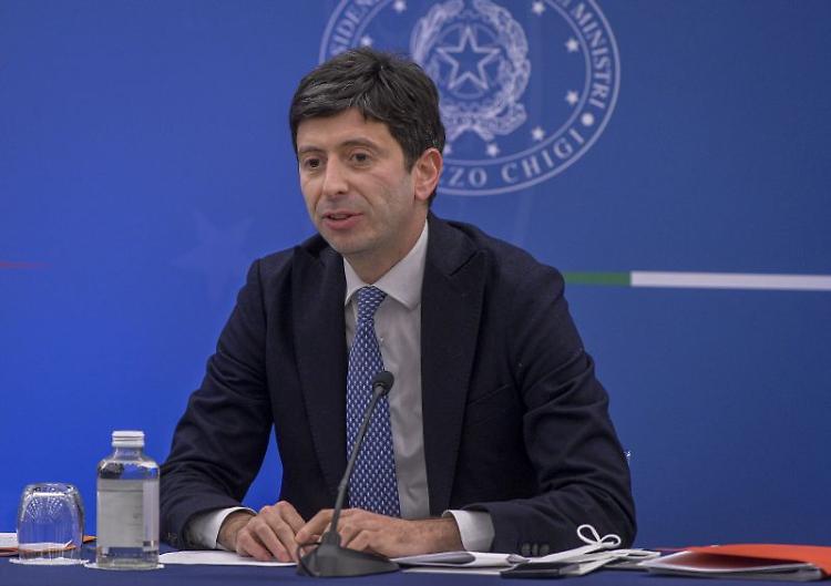 Covid, Speranza "A settembre nuova campagna di vaccinazione"