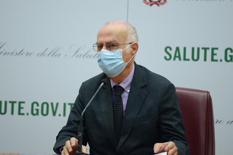 Covid, Rezza "Sale la pressione sugli ospedali ma intensive basse"