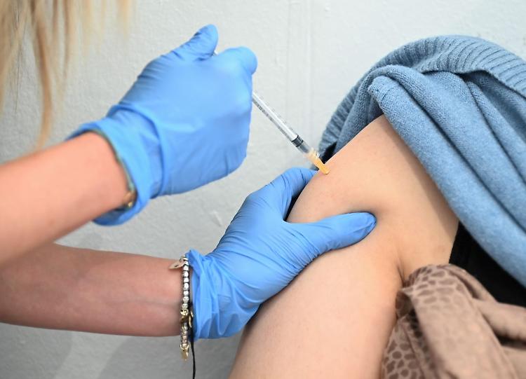 Vaccino, solo il 7% degli italiani ha effettuato la quarta dose