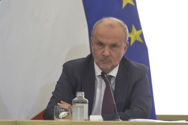 Covid, Schillaci "Accelerare su cure e prevenzione bloccate"