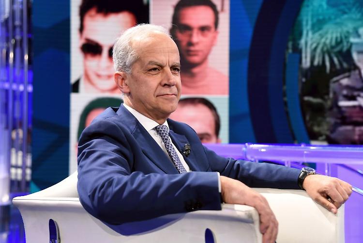 Immigrazione, Piantedosi "Bisogna sapersi occupare di chi arriva"