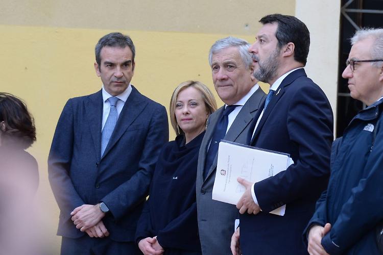 Via libera al decreto Migranti, Meloni "Sconfiggere la tratta"