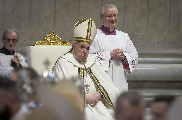 Papa Francesco "Seminare quotidianamente semi di pace perché germoglino"