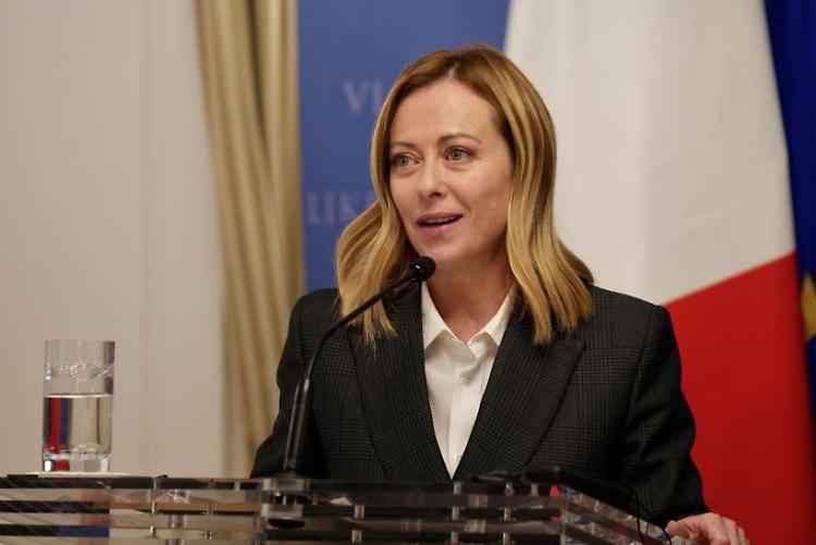 Lavoro, Meloni "Riduzione oneri per nuovi assunti per 2 anni"