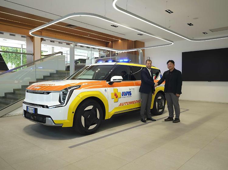 Kia Italia consegna EV9 per soccorso avanzato ad AVIS