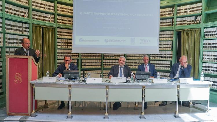Intelligenza artificiale, italiani ottimisti e fiduciosi ma impreparati