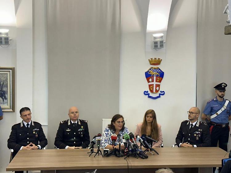 Omicidio Paderno Dugnano, ragazzo ha confessato subito. Non c'è movente