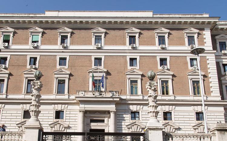 Sicurezza, dal Viminale direttiva per le "zone rosse" nelle città
