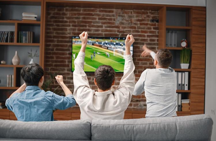 Il 18 gennaio Juve - Milan esclusiva Dazn, gratis su Tivusat