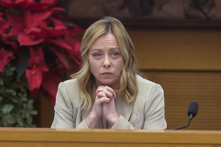 Meloni "Avanti a difesa dell'Italia senza esitazioni"