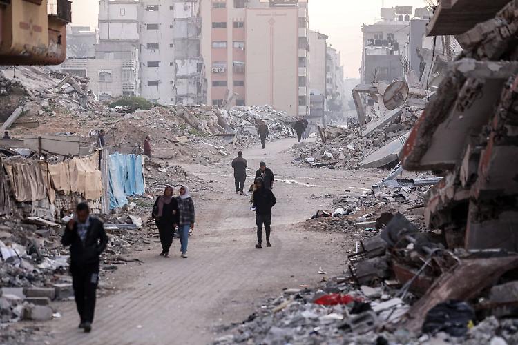 Hamas annuncia i nomi dei 3 ostaggi che rilascer&agrave; domani