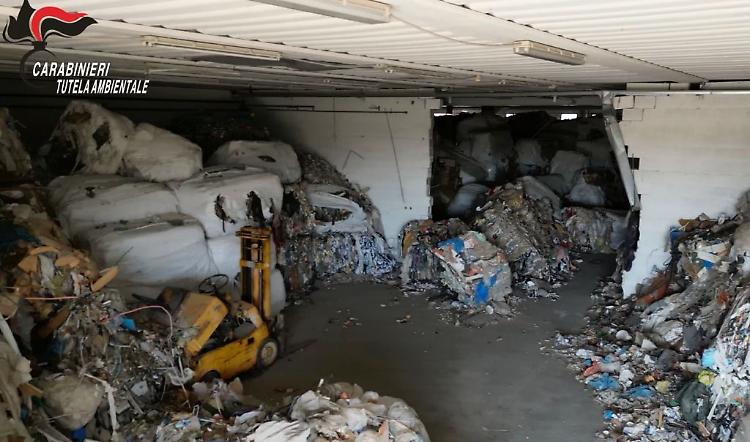 Traffico illecito di rifiuti, nove misure cautelari in varie regioni