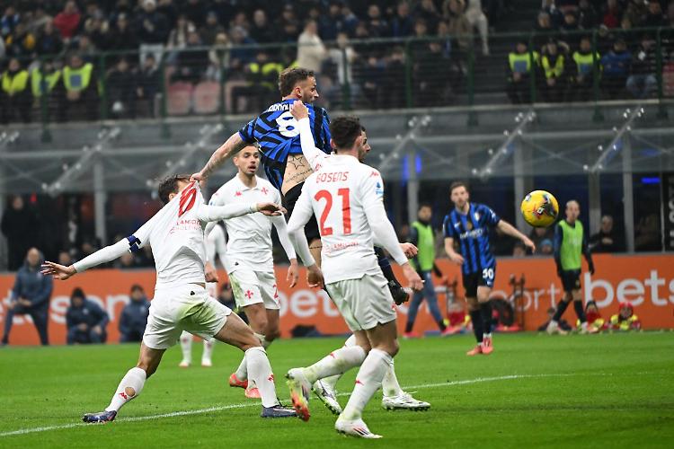 L'Inter batte 2-1 la Fiorentina e si porta a -1 dal Napoli