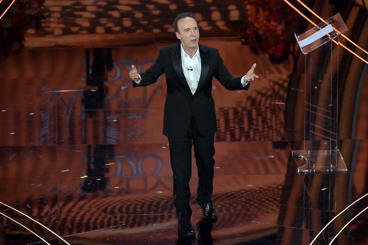 Sanremo, questa sera ad aprire il Festival sar&agrave; Roberto Benigni