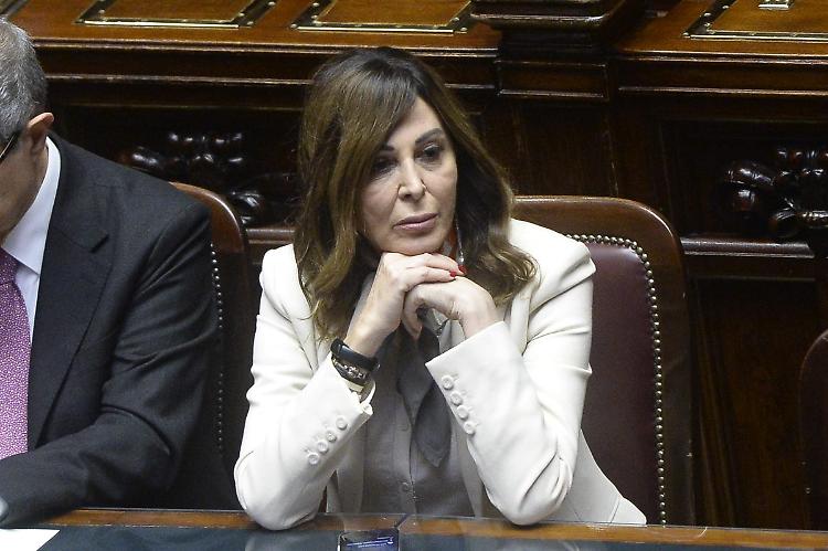 Santanch&egrave; "Rifletter&ograve; da sola sulle dimissioni"