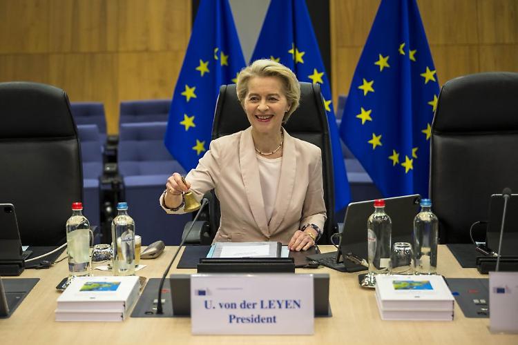 Von der Leyen "Siamo in epoca di riarmo, 800 mld per la difesa europea"